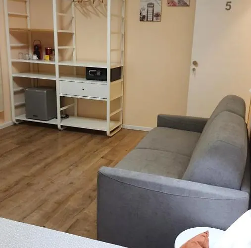 Glam Maria Luigia Πανσιόν 4*